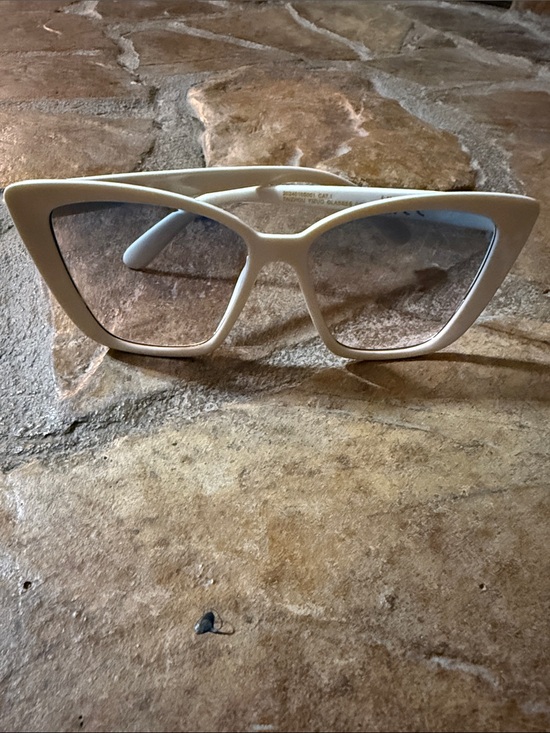 Accessories - Women’s Cat Eye Sunglasses - White Frame